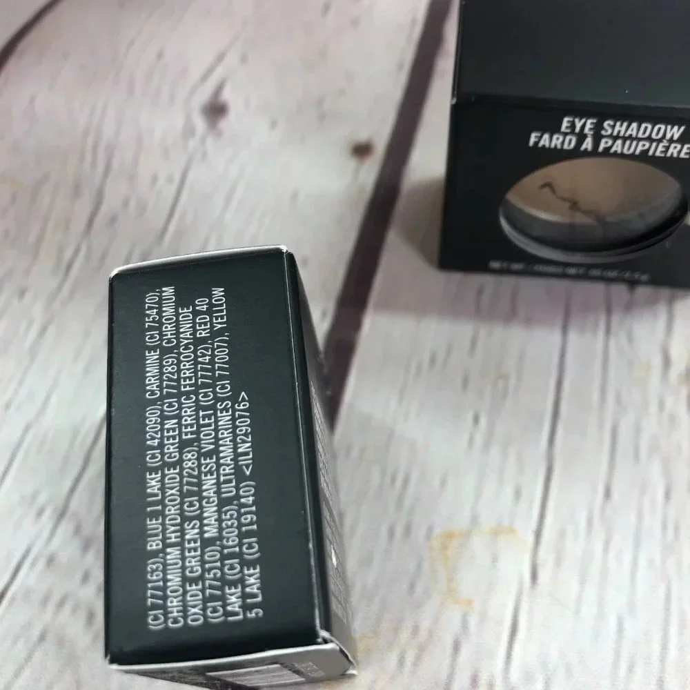 MAC eye shadow soda satin